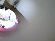 特色宾馆偷拍年轻胸大的美女和四眼仔胖男偷情啪啪,男的虽胖操起逼来真厉害,不停爆操美女