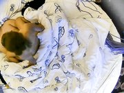 主题房俯拍大金链子小手表土豪哥性欲旺盛与阴毛茂密身材不错的妹子歇歇干干共打了5炮体格不行真受不了