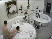 眼镜男喜欢舔脚挑逗一番直接扒掉美女白领内裤露出大白屁股强势插入快速抽送凄惨动人呻吟声随啪啪声齐响小伙真猛