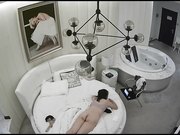 眼镜男喜欢舔脚挑逗一番直接扒掉美女白领内裤露出大白屁股强势插入快速抽送凄惨动人呻吟声随啪啪声齐响小伙真猛