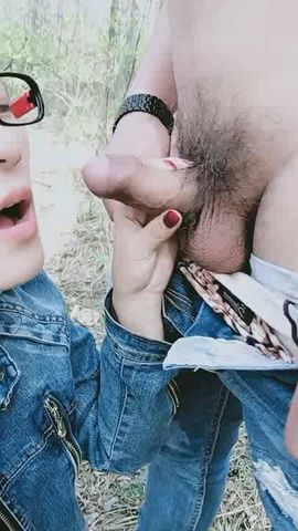 马尾辫斯文眼镜御姐与小伙炮友树林里野