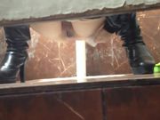 国内牛人潜入某广告公司写字楼女厕偷拍红衣美女出来捂着脸难道发现被拍了