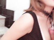 大奶美少妇在楼道给炮友口交楼下还有人搞卫生