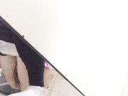 国内牛人潜入某KTV隔板女厕露脸近距离偷拍美女嘘嘘