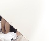 国内牛人潜入某KTV隔板女厕露脸近距离偷拍美女嘘嘘