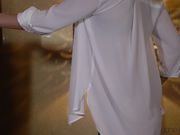 在金发美女的粉穴里射精