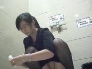 商场厕拍系列 都是黑丝美腿，丝袜控的最爱