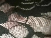 妈妈午休时故意穿着性感暴露的黑丝勾引儿子实在受不了进去不停的揉奶子扣小穴