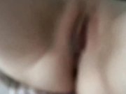 妈妈午休时故意穿着性感暴露的黑丝勾引儿子实在受不了进去不停的揉奶子扣小穴