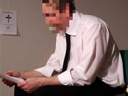 葬礼上小寡妇与牧师的性狂欢