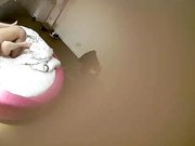 年轻情侣激情肉战眼镜妹外表清纯干起来热情似火