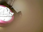 年轻情侣激情肉战眼镜妹外表清纯干起来热情似火