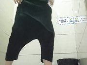 商场厕拍系列 妹子下面的毛真多一看就是性欲强