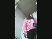 外站流出高校女厕近距离TP背着小包包来月事的妹子