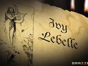 在断头台前激战的男女