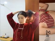 清纯的嫩模穿着情趣内衣拍写真被摄影师要求吹箫玩逼