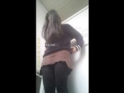 国内高校女厕近距离偷拍漂亮红内裤气质美女