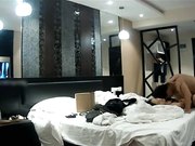 黑丝情趣装太性感男友没忍住抱在床上好一顿猛操