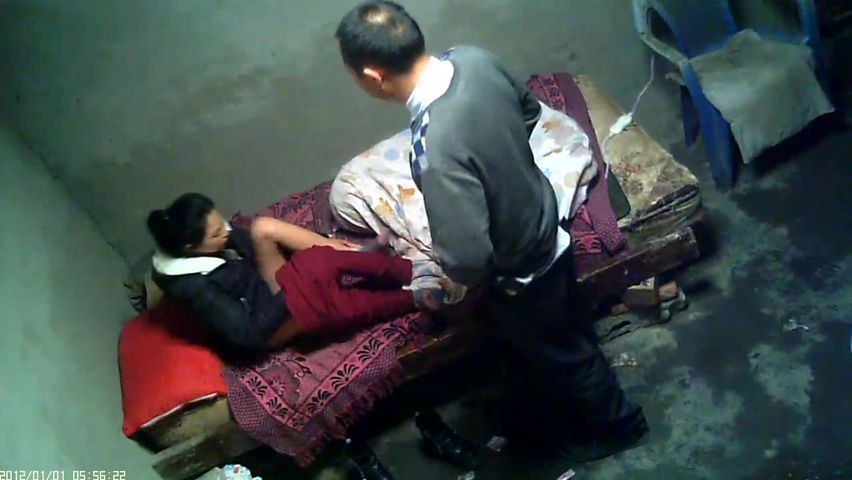 棚户区炮房大叔泄火硬度不够想要舔逼被拒绝了