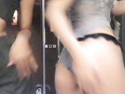 思春的猫与大美妞双双露脸完美身材诱舞开场澡秀诱惑道具插入