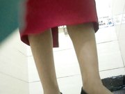 商场厕拍系列年轻身材丰满黑丝女神看着让人很心动