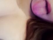 黑丝人妻自慰不过瘾 对着镜子抠骚逼