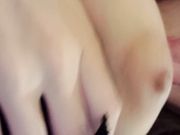 黑丝人妻自慰不过瘾 对着镜子抠骚逼