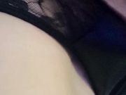 黑丝人妻自慰不过瘾 对着镜子抠骚逼