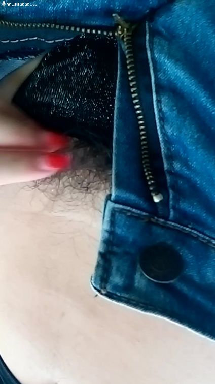 白嫩少女户外直播露奶扣屄