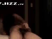 刚洗完澡小姨子迫不及待掀开浴巾就开舔