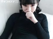 国人黑衣萌妹子国外平台漏胸小秀