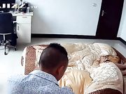 摄像头偷拍小伙大白天的和美少妇打炮