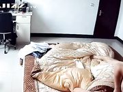 摄像头偷拍小伙大白天的和美少妇打炮