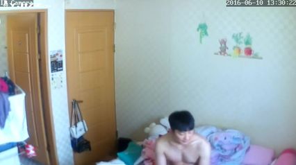 摄像头监控偷拍小伙玩的这招是不是叫乾坤大挪移