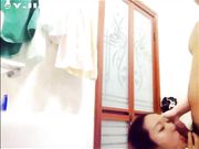 卫生间正准备洗澡时老师突然拿起我的鸡巴舔