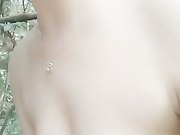 美少妇大白天在莲花上勾搭陌生小哥哥野外大战口爆吞精