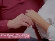 金枪不倒猛男在性感熟女身上连射三次