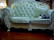 约操长腿翘臀大学生开裆黑丝高跟按在沙发上后入爆操