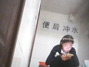 大学女厕所系列最后的长腿黑丝玉女绝对是个风骚型