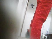 大学女厕所系列可爱的妹子带个可爱的帽子