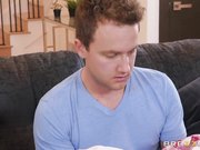 在卫生间让儿子内射自己的淫荡继母