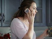 与旅馆房东在偶然中坠入情欲之欢