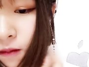 短发漂亮萌萌哒妹子白衣裙子床上跳弹震动道具JJ抽插自慰