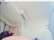 宅男打飞机福利身材一流的UT冬区女神与狼友互动出水