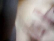 粉木耳MM看到大鸡吧高兴得笑了裹着被褥被男友狂插