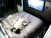 家庭网络摄像头监控偷拍小两口放着嗨哥一边草一边嗨