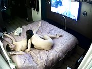 家庭网络摄像头监控偷拍小两口放着嗨哥一边草一边嗨
