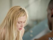 粉嫩妹子玩3P逼逼翘臀一流操穴绝对享受