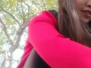 刺激的户外主播勾搭陌生男孩口交情趣连体丝袜激情爆草到高潮