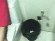 酒店包房唱K这的小姐服务真不错口得不过瘾到厕所草